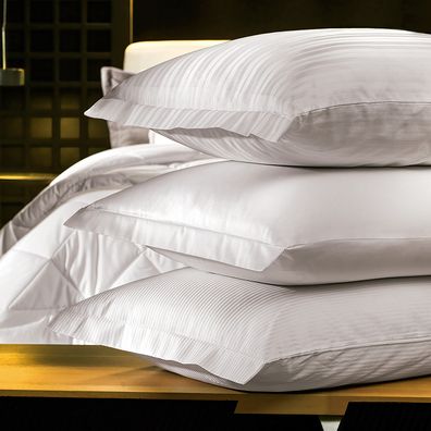 Fronha 100% Poliéster 50cm x 90cm Altenburg Hotel Branco